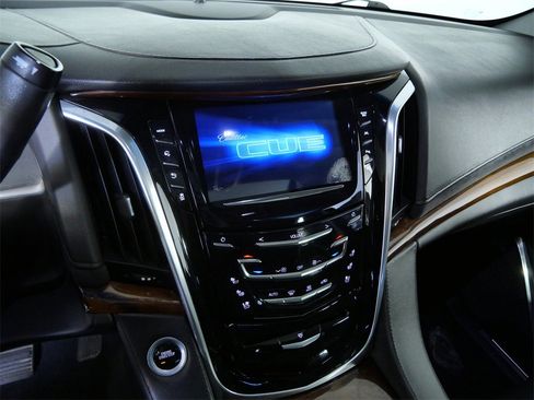 Used 2018 Cadillac Escalade ESV Luxury image 20