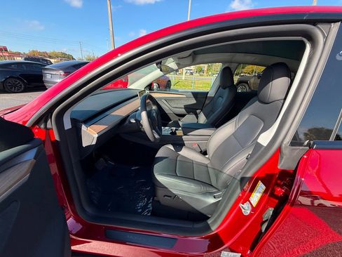 Used 2025 Tesla Model Y Long Range image 9