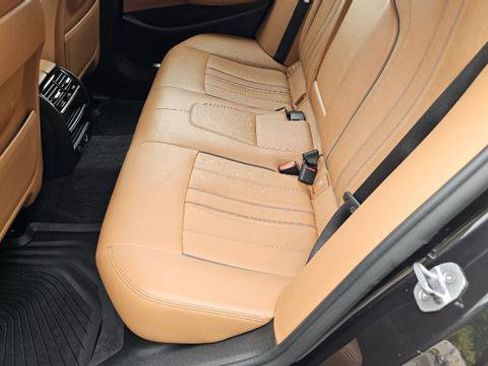 Used 2019 BMW 530e xDrive w/ Convenience Package AWD/4WD image 28