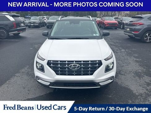Used 2023 Hyundai Venue Limited image 1