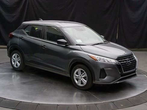 New 2025 Nissan Kicks Play S image 2