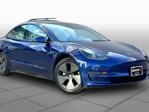 Used 2021 Tesla Model 3 Standard Range Plus RWD image 2