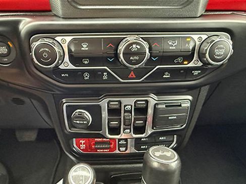 Used 2021 Jeep Wrangler Unlimited Rubicon w/ Dual Top Group AWD/4WD image 18
