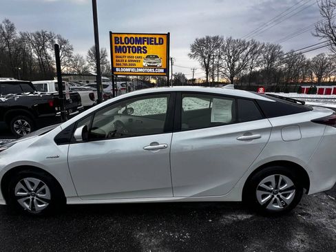 Used 2018 Toyota Prius Two image 8