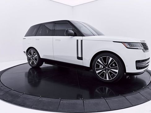 Used 2025 Land Rover Range Rover SE AWD/4WD image 16