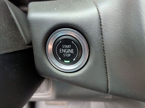 Used 2024 Chevrolet Suburban Premier image 25