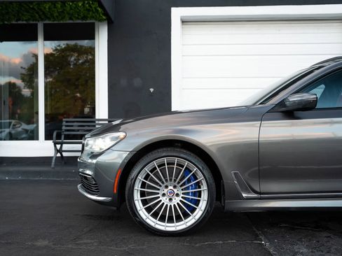 Used 2018 BMW ALPINA B7 xDrive w/ Luxury Rear Seating Package AWD/4WD image 11