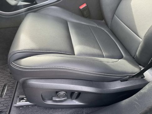 Used 2025 Jaguar F-PACE R-Dynamic S image 17