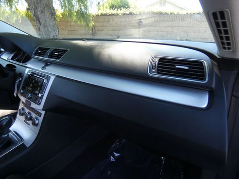 Used 2014 Volkswagen CC Sport image 31