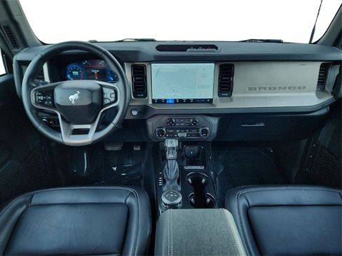 Used 2025 Ford Bronco Outer Banks image 28