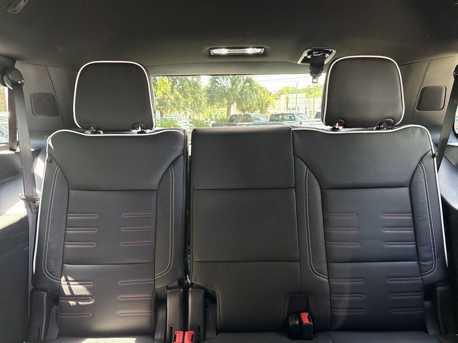 Used 2025 GMC Yukon AT4 Ultimate AWD/4WD image 29