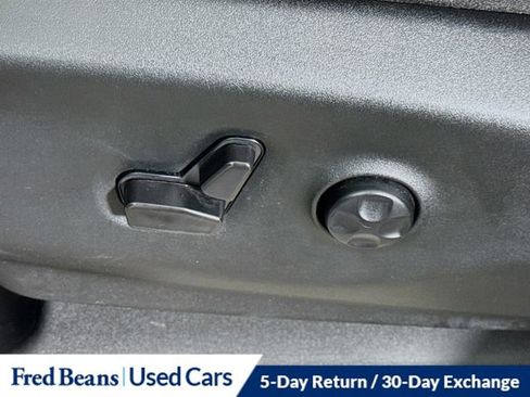 Used 2023 Chrysler Pacifica Touring-L FWD image 36