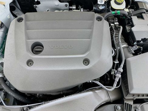 Used 2025 Volvo XC40 B5 Plus w/ Climate Package image 29