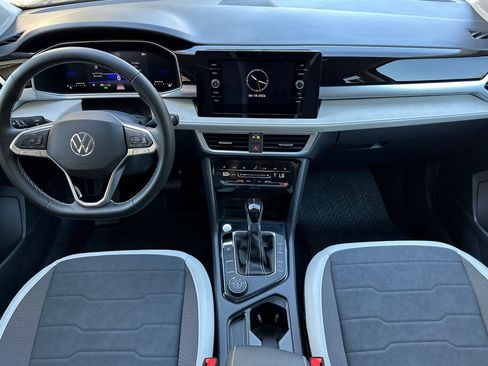 Certified 2026 Volkswagen Taos SE w/ Panoramic Sunroof Package AWD/4WD image 13