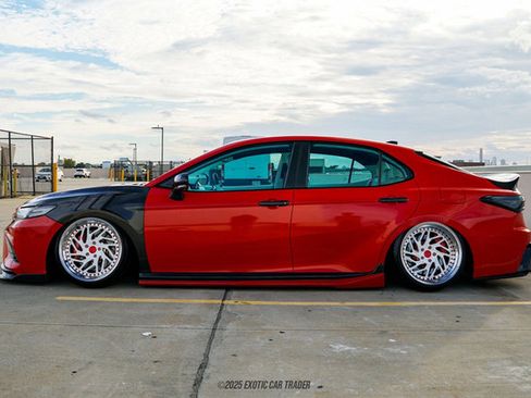 Used 2019 Toyota Camry XSE image 3