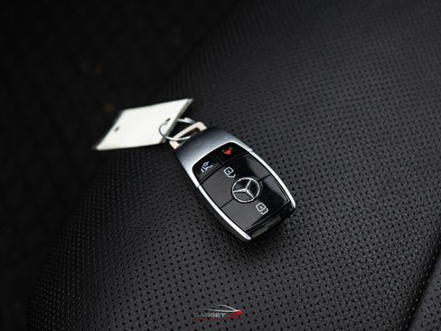 Used 2017 Mercedes-Benz E 300 4MATIC image 49