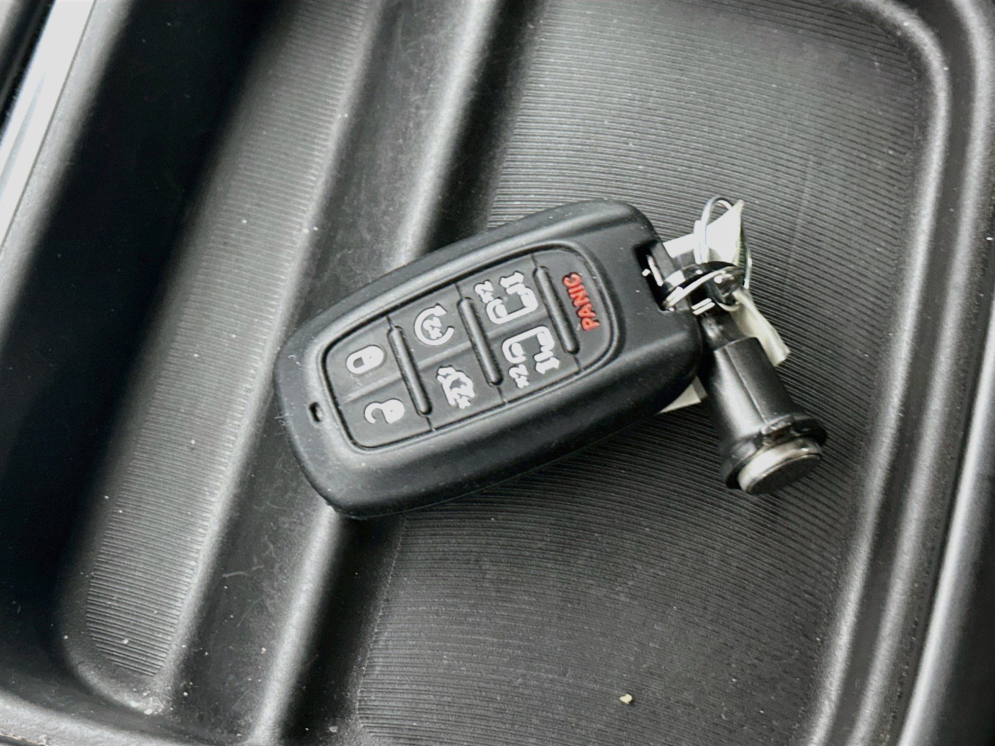 Used 2019 Chrysler Pacifica Touring-L FWD image 25