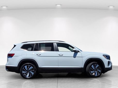 Used 2024 Volkswagen Atlas SE AWD/4WD image 3