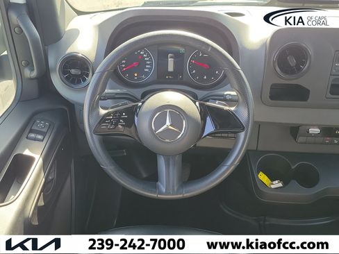 Used 2025 Mercedes-Benz Sprinter 2500 image 14