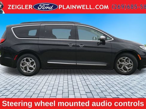 Used 2023 Chrysler Pacifica Limited FWD image 6