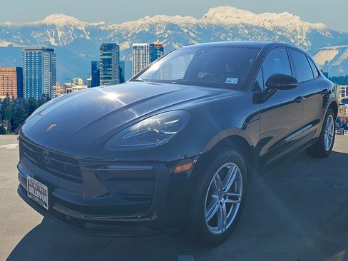 Used 2024 Porsche Macan image 3