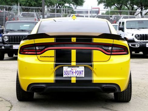 Used 2018 Dodge Charger SXT Plus w/ Blacktop Package RWD image 6