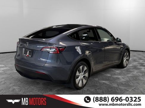 Used 2022 Tesla Model Y Long Range image 3