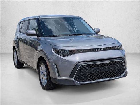 Used 2025 Kia Soul S FWD image 3