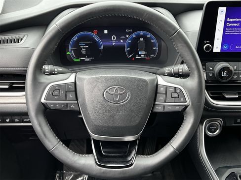 Used 2024 Toyota Grand Highlander AWD Hybrid image 11