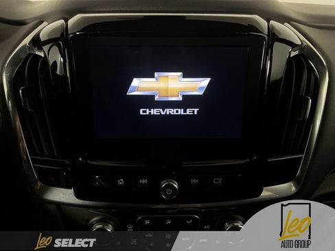 Used 2023 Chevrolet Traverse LT FWD image 9