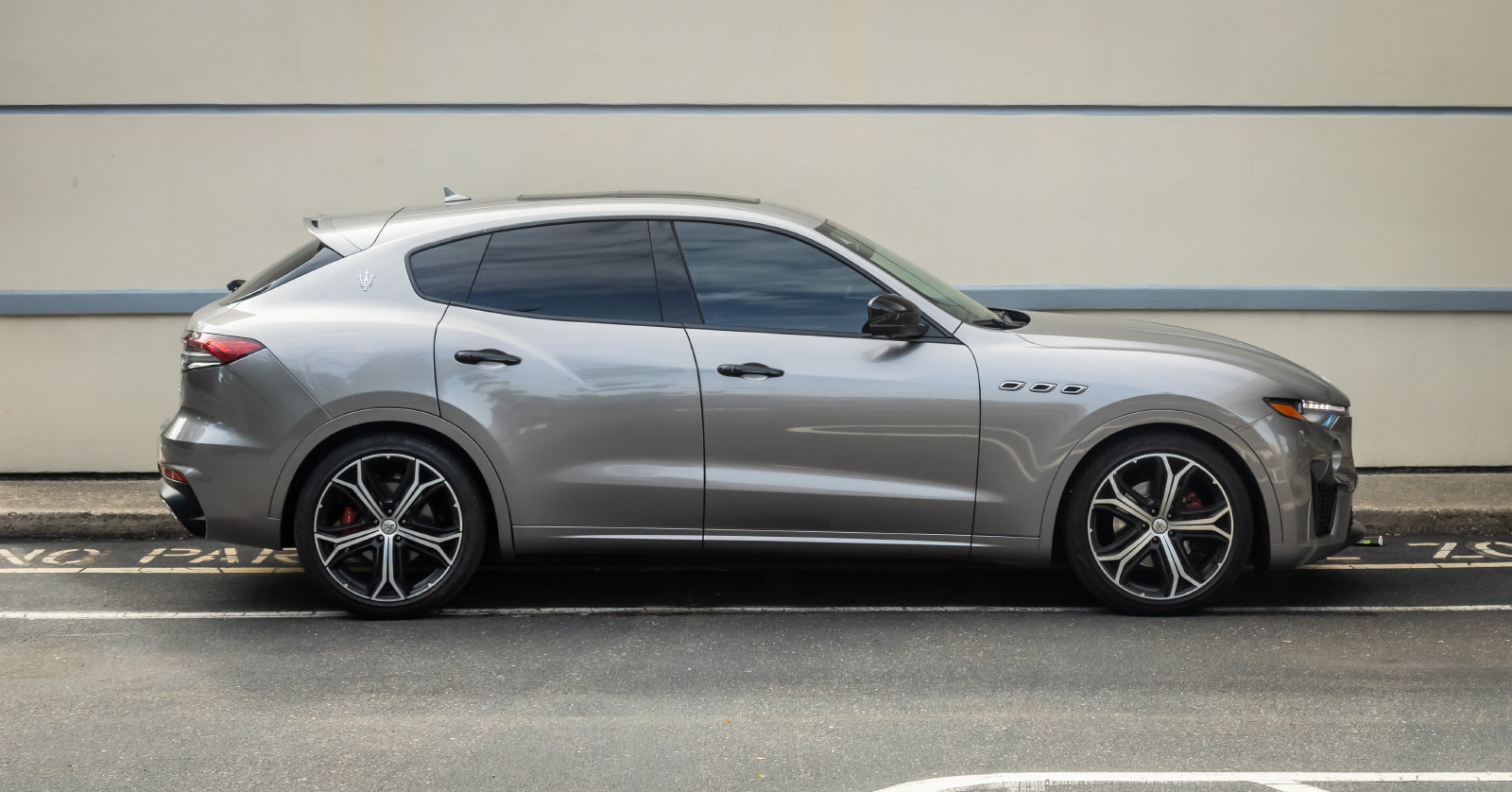 Used 2022 Maserati Levante GT AWD/4WD image 10