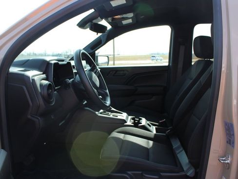 Used 2024 Chevrolet Colorado W/T image 21