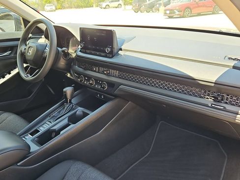 Used 2025 Honda Accord LX image 32