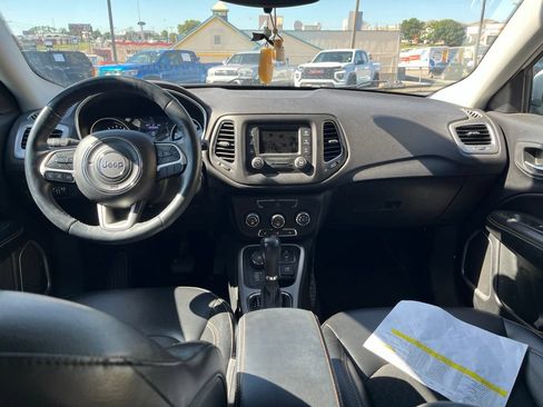 Used 2018 Jeep Compass Latitude w/ Cold Weather Group AWD/4WD image 24