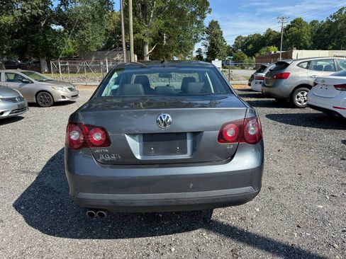 Used 2010 Volkswagen Jetta SE FWD image 9