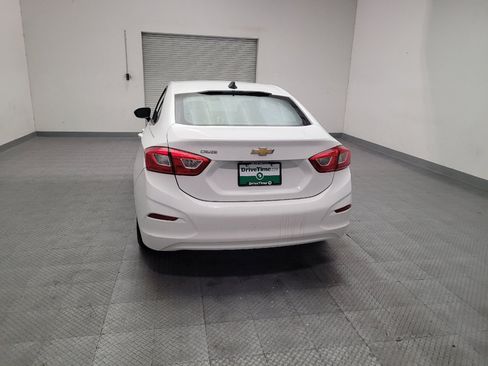 Used 2018 Chevrolet Cruze LS FWD image 6