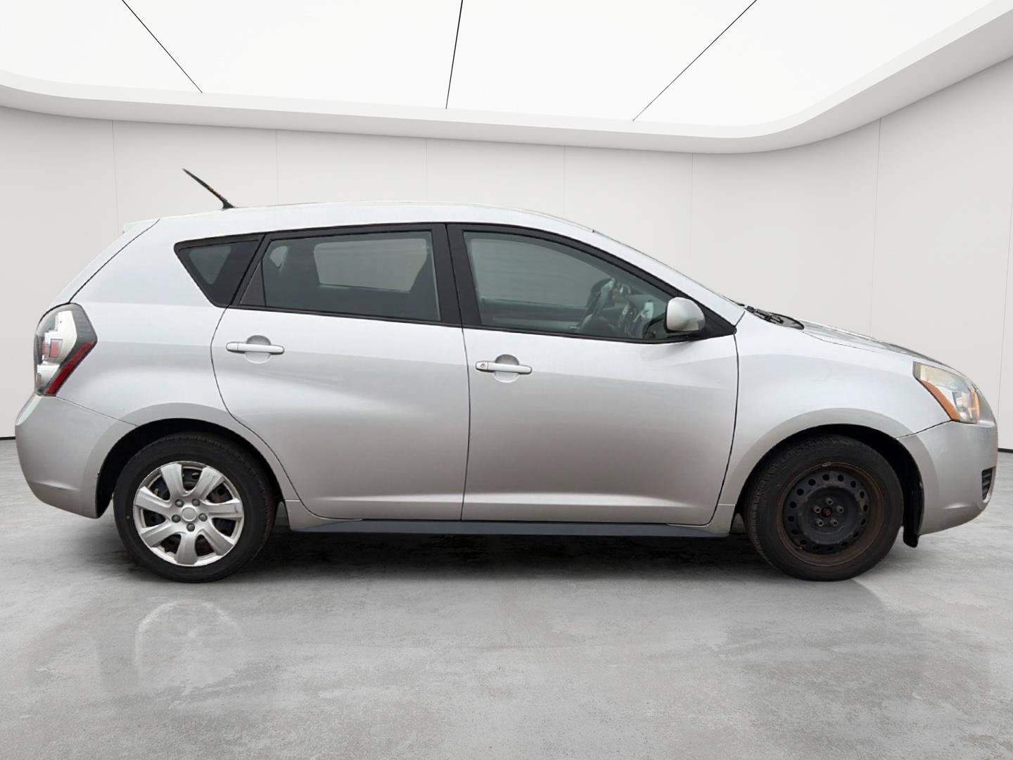 Used 2009 Pontiac Vibe w/ Preferred Package FWD image 8