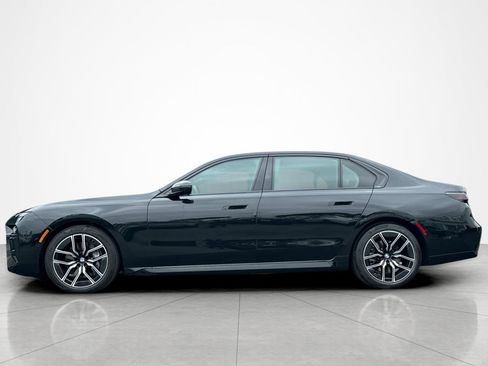 Used 2024 BMW 740i w/ Premium Package RWD image 2