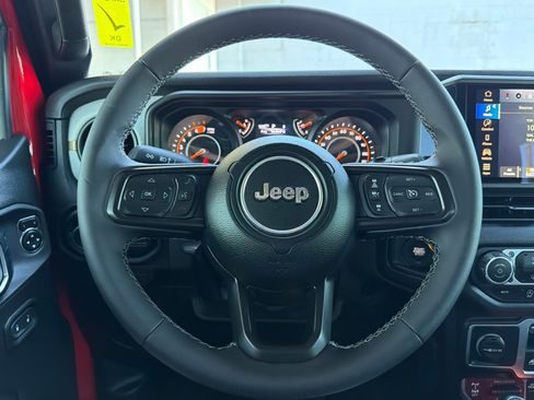Used 2025 Jeep Wrangler Sport AWD/4WD image 20