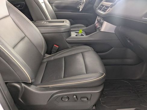 Used 2022 GMC Yukon SLT w/ SLT Luxury Package image 35