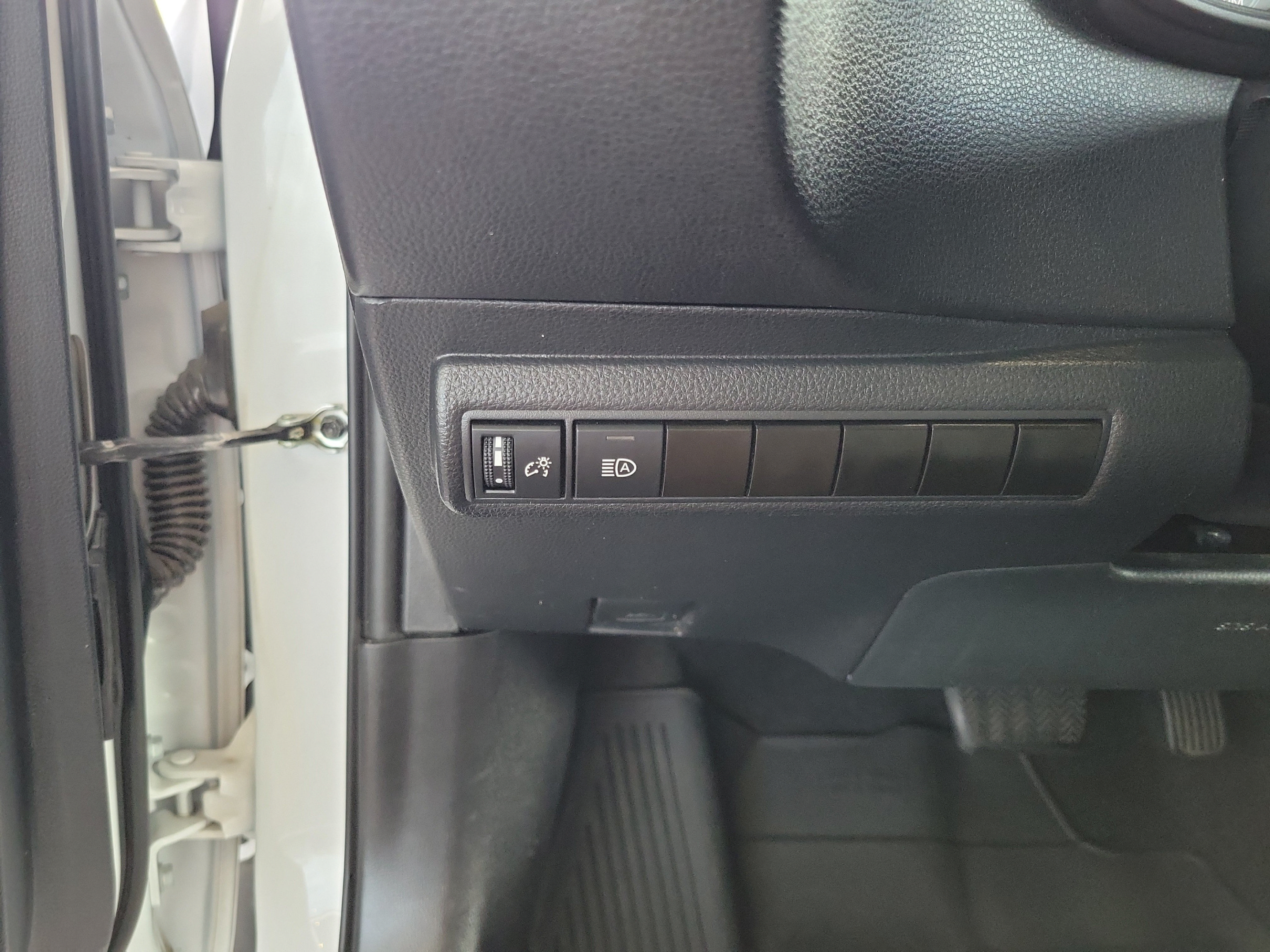 Used 2024 Toyota Corolla LE FWD image 9
