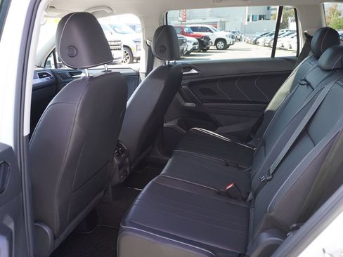 Used 2023 Volkswagen Tiguan SE FWD image 4