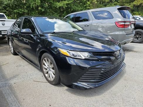 Used 2018 Toyota Camry LE FWD image 5
