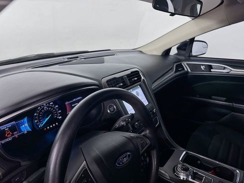 Used 2018 Ford Fusion SE w/ Fusion SE Technology Package image 9