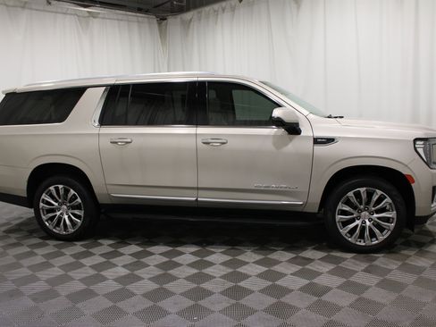 Used 2023 GMC Yukon XL Denali RWD image 31