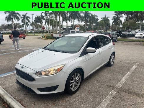 Used 2018 Ford Focus SE image 1