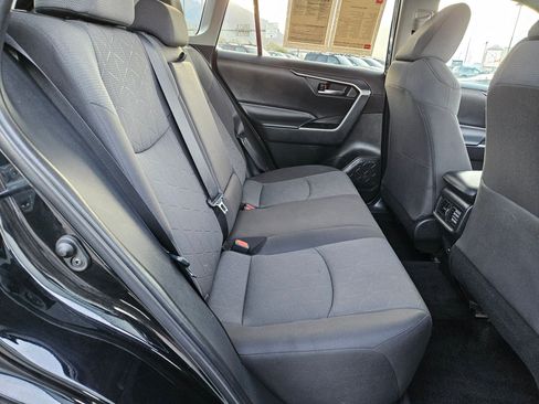Used 2022 Toyota RAV4 XLE AWD/4WD image 31