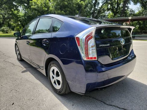 Used 2014 Toyota Prius Four w/ Solar Roof Package FWD image 2