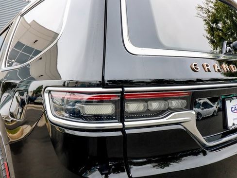 Used 2022 Jeep Grand Wagoneer Series III w/ Rear Seat Video Group 1 image 26