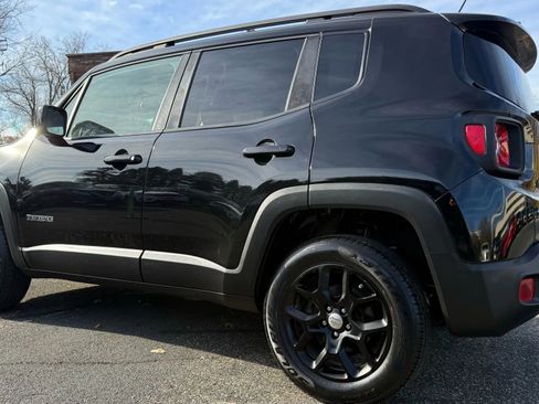 Used 2017 Jeep Renegade Latitude image 3